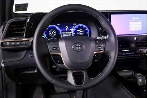 2025 Toyota Crown Signia XLE