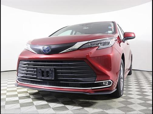 Ruby Flare Pearl 2023 Toyota Sienna XLE