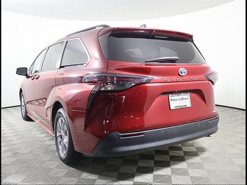 Ruby Flare Pearl 2023 Toyota Sienna XLE