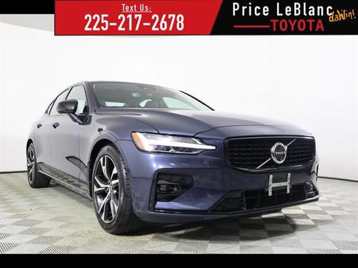 2024 Volvo S60 B5 Plus Dark Theme