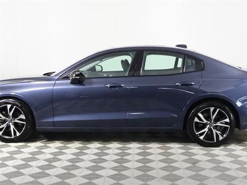 2024 Volvo S60 B5 Plus Dark Theme