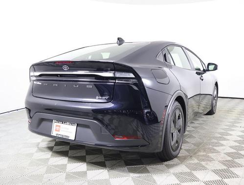 2025 Toyota Prius Plug-In Hybrid SE