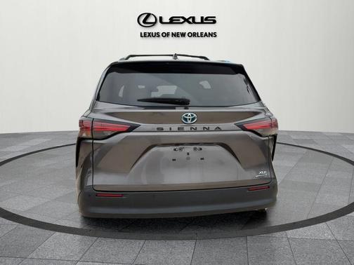 2022 Toyota Sienna XLE