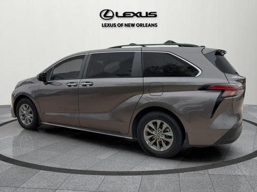 2022 Toyota Sienna XLE