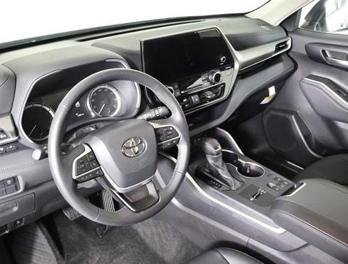 2025 Toyota Highlander XLE