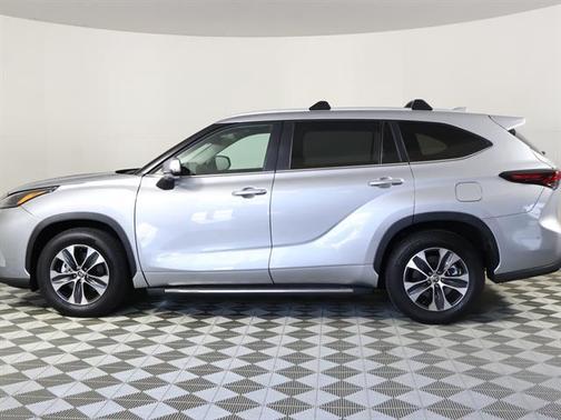 2025 Toyota Highlander XLE