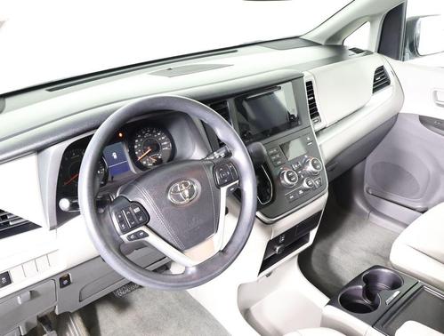 2016 Toyota Sienna LE