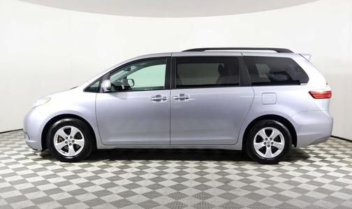 2016 Toyota Sienna LE