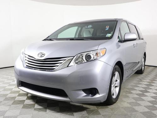 2016 Toyota Sienna LE