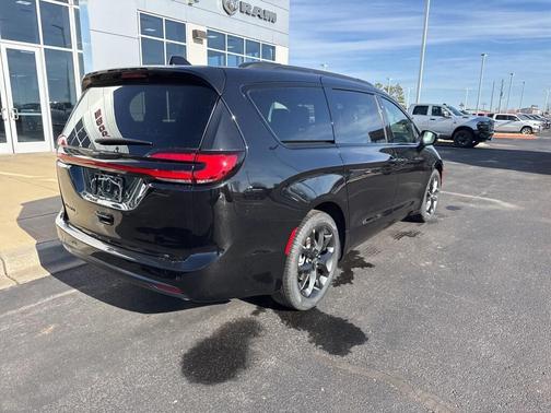 2026 Chrysler Pacifica L