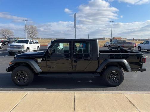 2026 Jeep Gladiator Sport