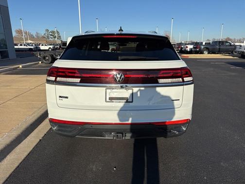 2025 Volkswagen Atlas Cross Sport 2.0T SE w/Technology 4MOTION