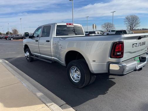 2026 RAM 3500 Tradesman Crew Cab 4x4 8' Box