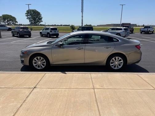 2022 Chevrolet Malibu FWD LT