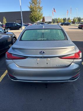 2019 Lexus ES 300h Luxury