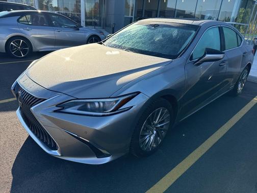 2019 Lexus ES 300h Luxury