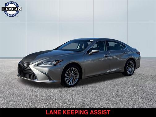 2019 Lexus ES 300h Luxury