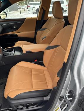 2023 Lexus ES 300h Luxury