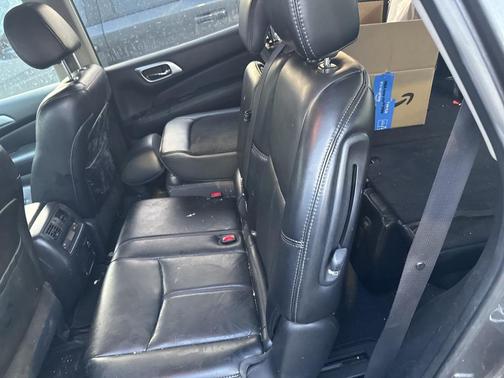 2017 Nissan Pathfinder SL