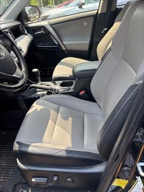 2018 Toyota RAV4 Hybrid SE