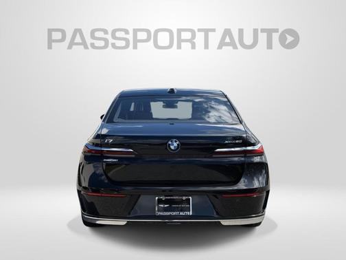 Black Sapphire Metallic 2024 BMW i7 xDrive60