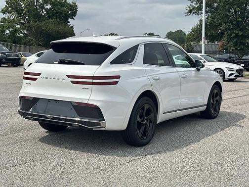 Uyuni White 2026 Genesis GV70 2.5T