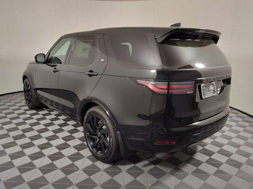 2025 Land Rover Discovery P300 Dynamic SE