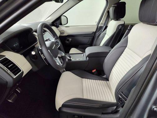 2025 Land Rover Discovery P300 Dynamic SE