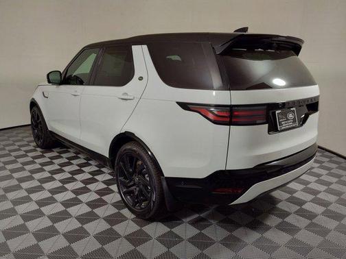 2025 Land Rover Discovery P300 Dynamic SE