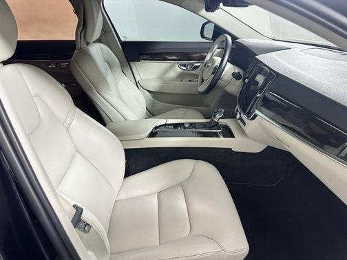 2018 Volvo S90 T5 Momentum