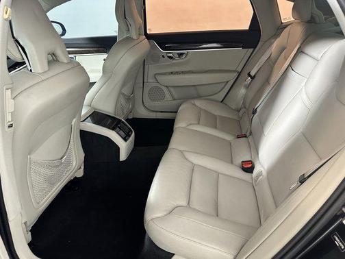 2018 Volvo S90 T5 Momentum