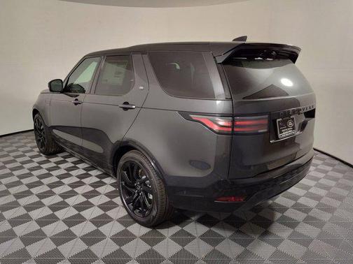 2025 Land Rover Discovery P300 Dynamic SE