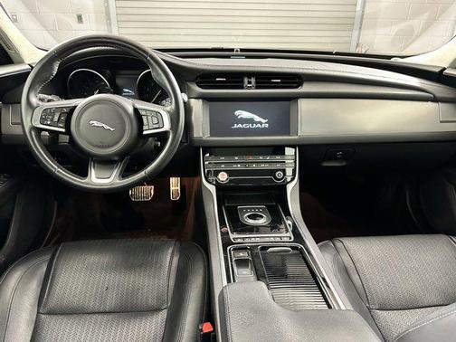 2020 Jaguar XF 25t Prestige RWD Automatic