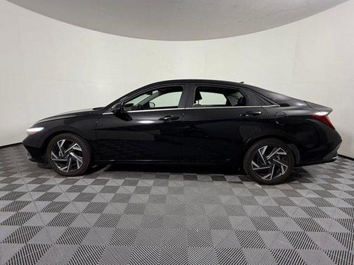 Abyss Black 2024 Hyundai ELANTRA Limited
