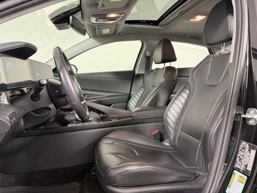 Abyss Black 2024 Hyundai ELANTRA Limited