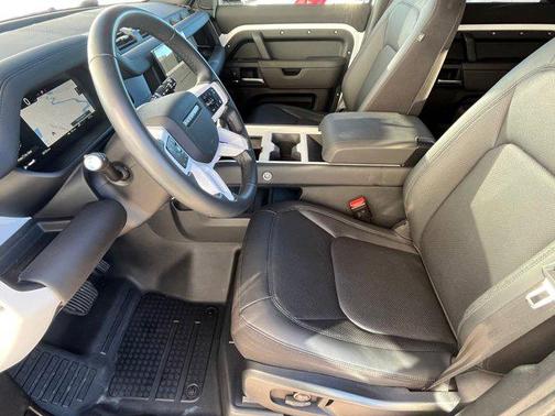 2025 Land Rover Defender 110 P300