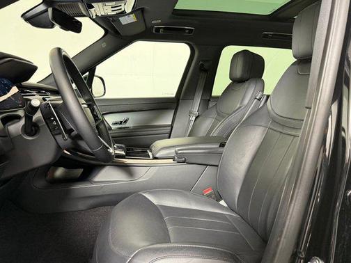 Santorini Black Metallic 2025 Land Rover Range Rover Sport SE