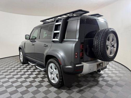 2025 Land Rover Defender 110 P400 S