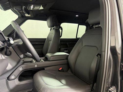 2025 Land Rover Defender 110 P400 S