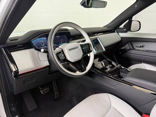 2025 Land Rover Range Rover Sport SE