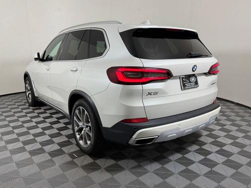 Mineral White Metallic 2021 BMW X5 xDrive40i