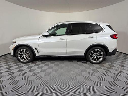 Mineral White Metallic 2021 BMW X5 xDrive40i