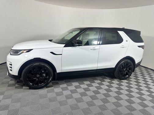 Fuji White 2025 Land Rover Discovery P300 Dynamic SE