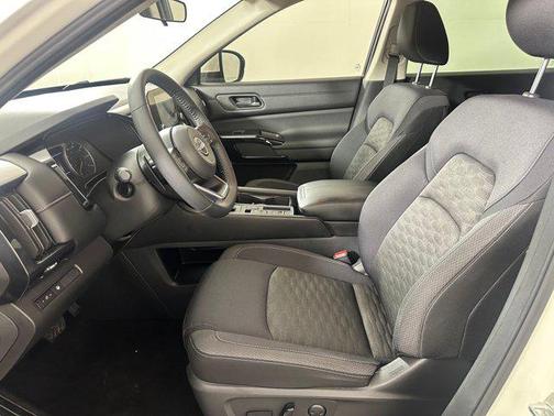2024 Nissan Pathfinder SV FWD