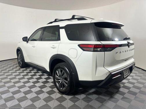 2024 Nissan Pathfinder SV FWD