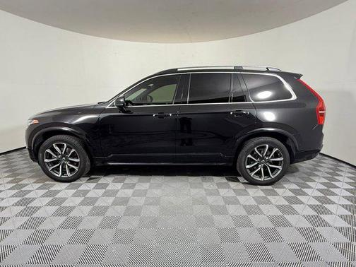 2018 Volvo XC90 T6 Momentum