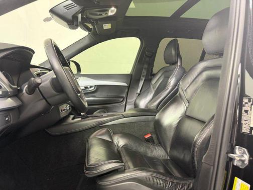 2018 Volvo XC90 T6 Momentum