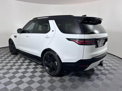 2025 Land Rover Discovery P360 Dynamic SE