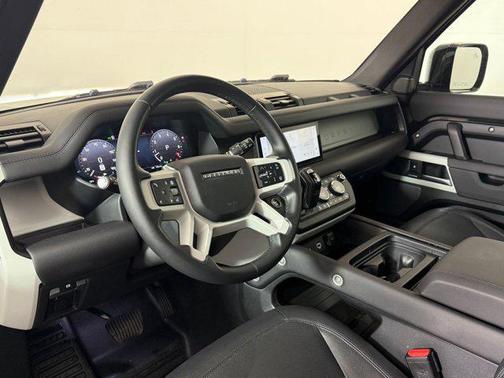 2024 Land Rover Defender 110 P300