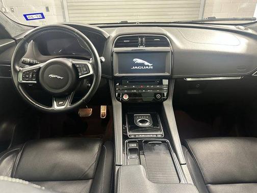 2019 Jaguar F-PACE 30t R-Sport